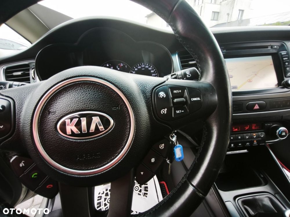 Kia Carens - 13