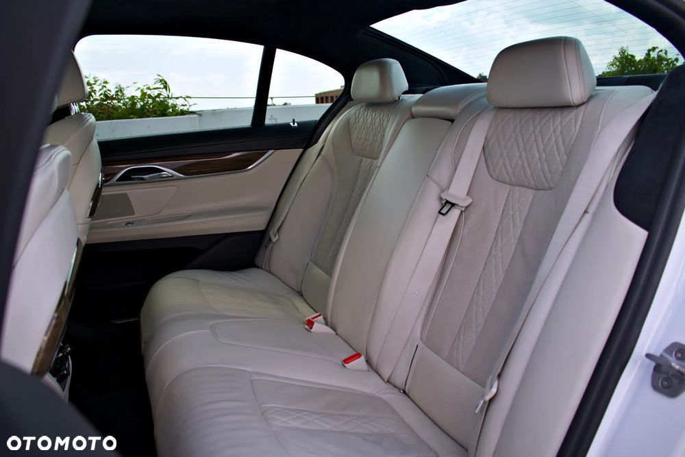 BMW Seria 7 740d xDrive - 26