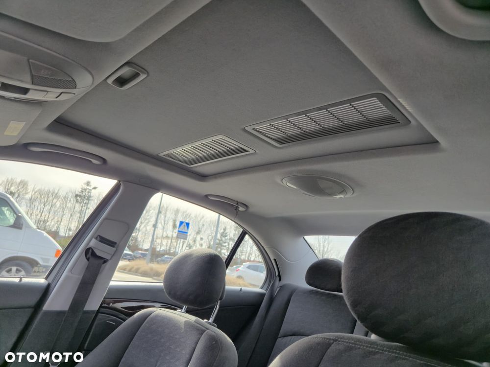 Mercedes-Benz Klasa E 240 Classic - 12