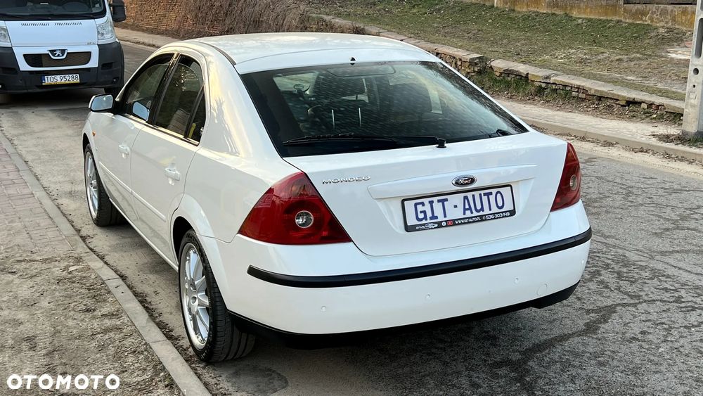 Ford Mondeo 2.5 V6 Ghia - 16