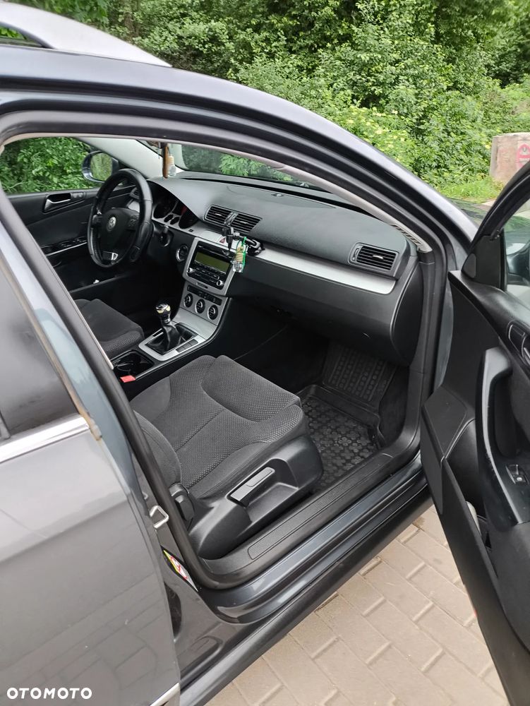 Volkswagen Passat 1.9 TDI Comfortline - 11