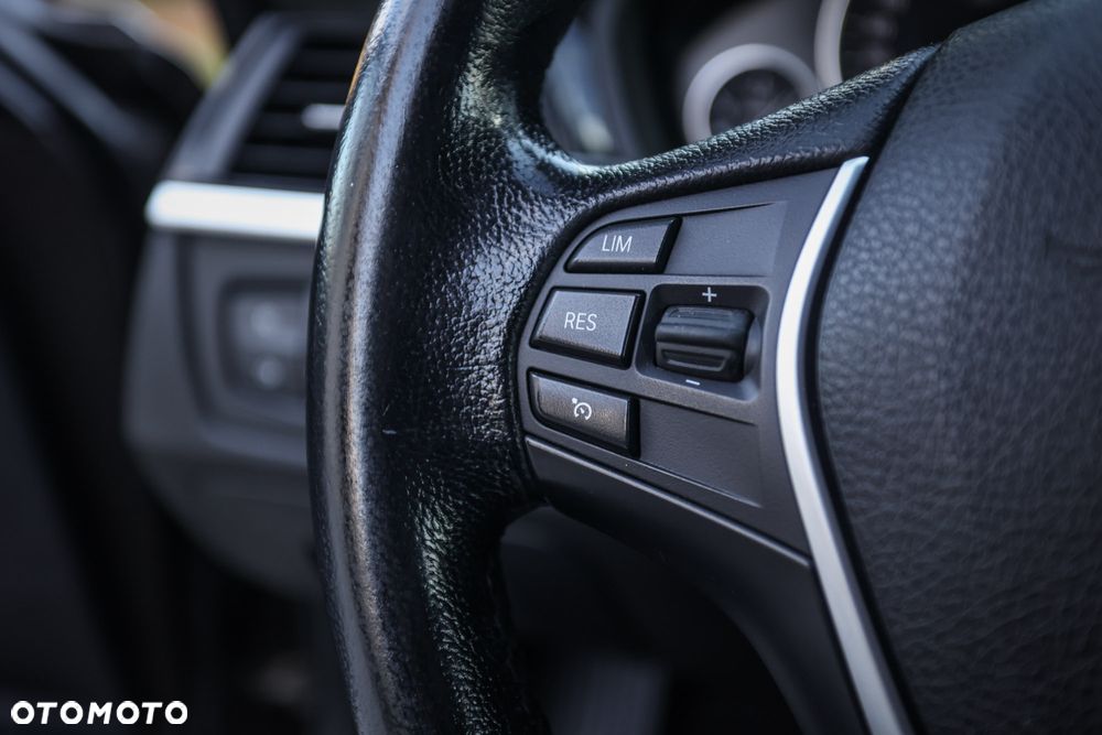 BMW Seria 3 320d Blue Performance Luxury Line - 34