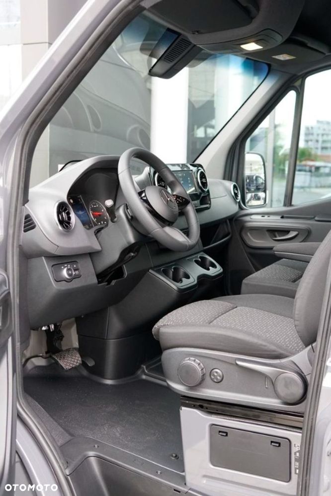 Mercedes-Benz Sprinter - 11