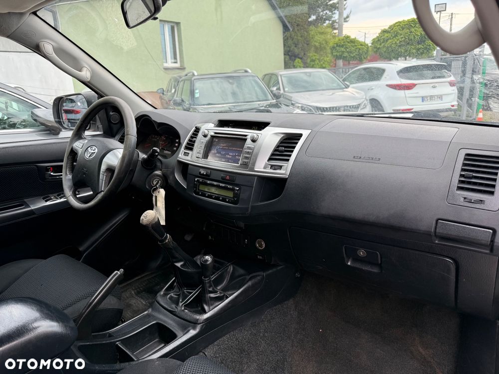 Toyota Hilux - 12