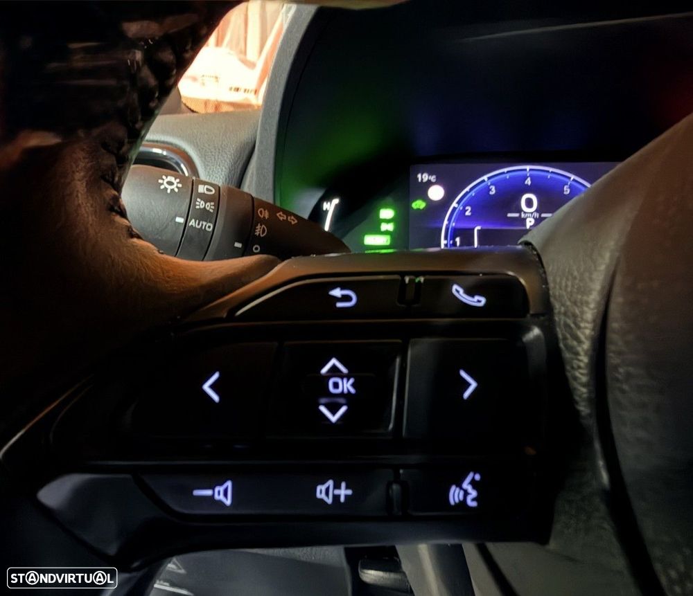 Toyota Yaris Cross 1.5 HDF Premier Edition - 17