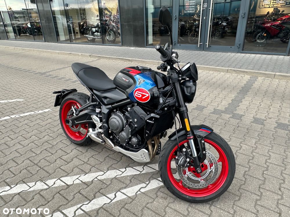 Triumph Trident - 2