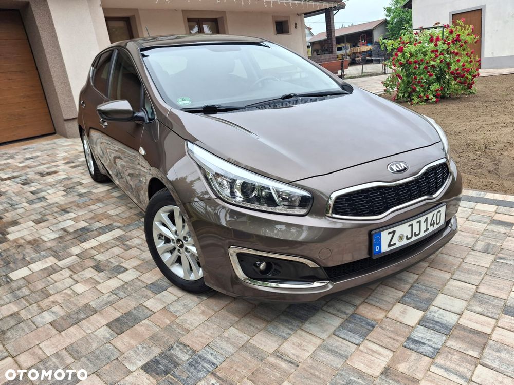 Kia Ceed 1.4 CVVT ISG Dream Team Edition - 4