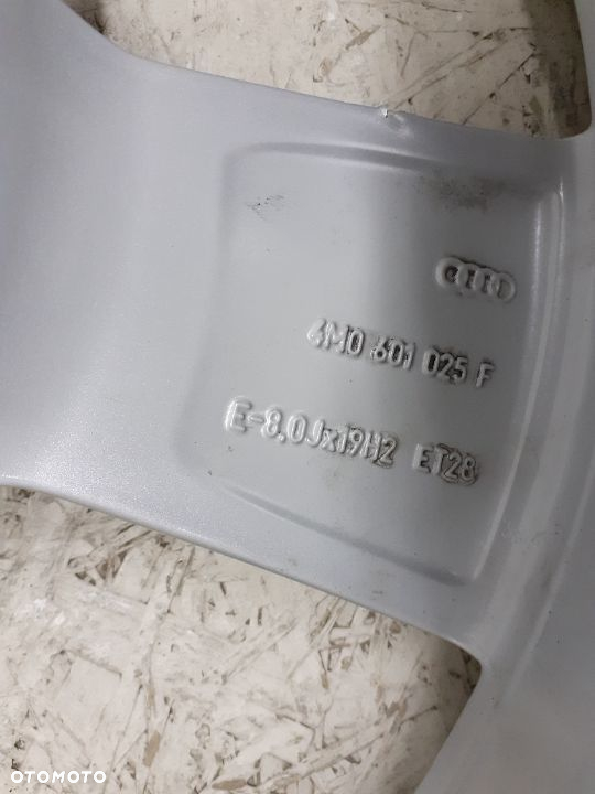 FELGA ALUMINIOWA AUDI Q7 4M0601025F 8.0JX19 ET28 - 4
