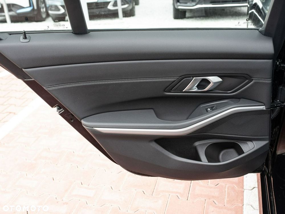 BMW Seria 3 318i - 27