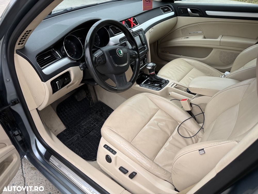 Skoda Superb 2.0 TDI DSG Ambition - 29