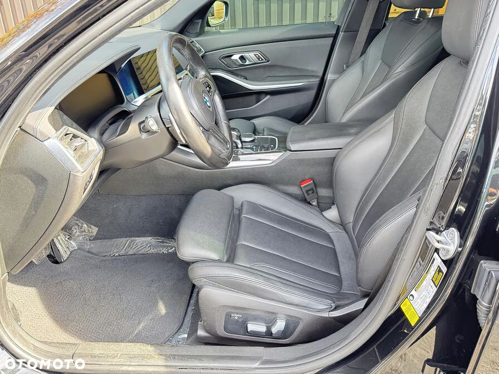 BMW Seria 3 330i M Sport - 14