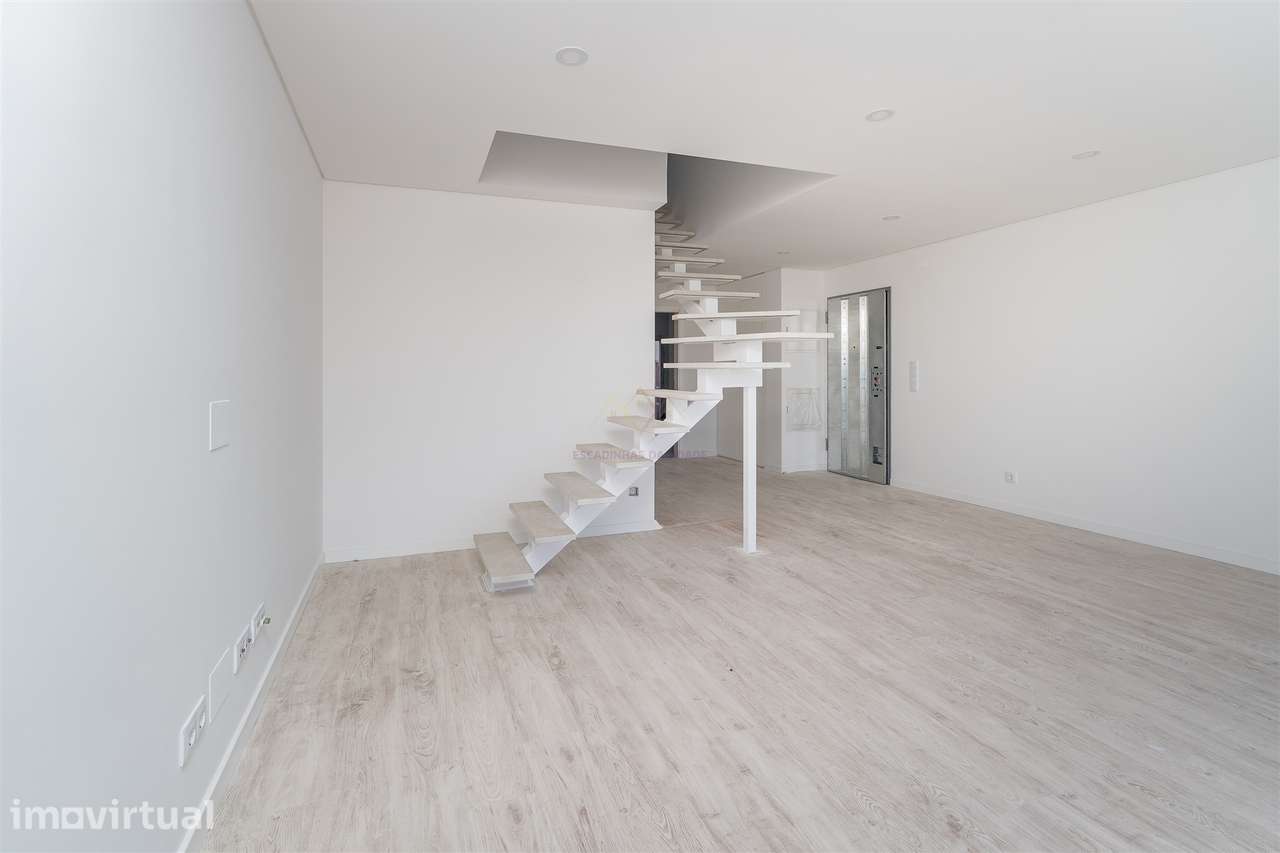 Exclusivo T3+1 Duplex com Amplas Varandas e Sótão de 46m² | Condomínio - Grande imagem: 3/56