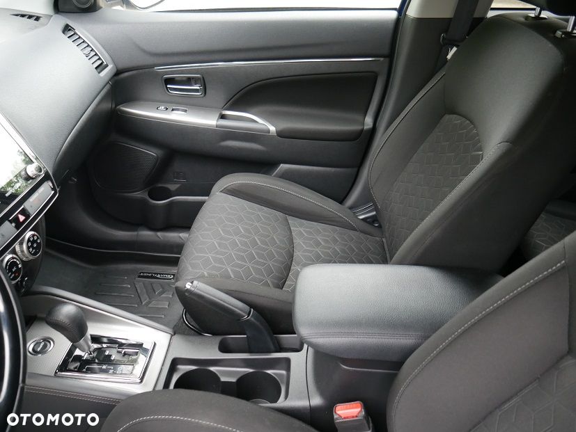 Mitsubishi Outlander 2.0 4WD CVT Top - 25