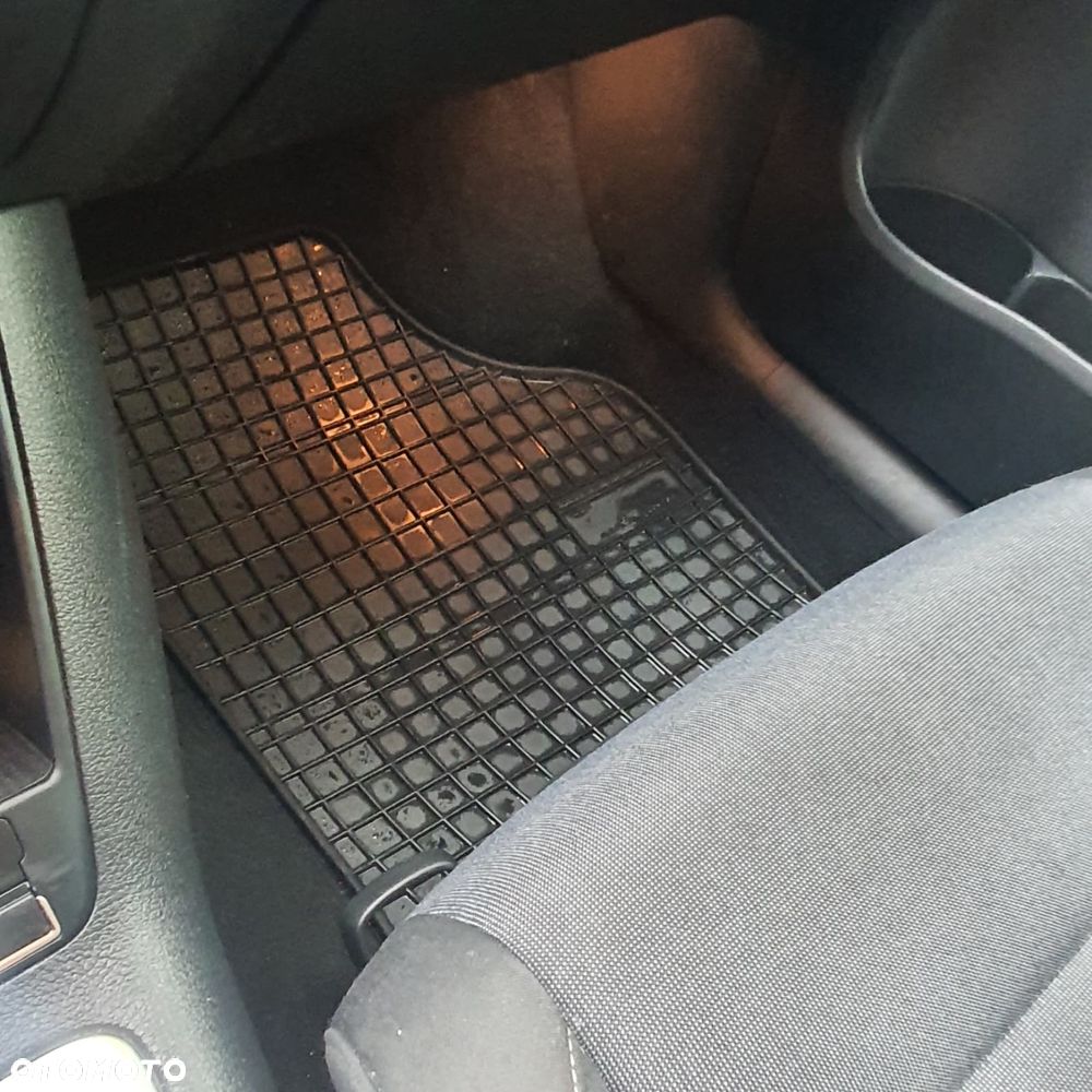 Volkswagen Golf Plus 1.6 TDI Comfortline DSG - 23