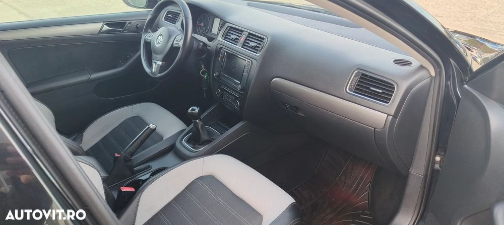 Volkswagen Jetta 1.6 TDI Comfortline - 9