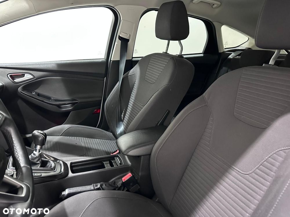 Ford Focus - 25