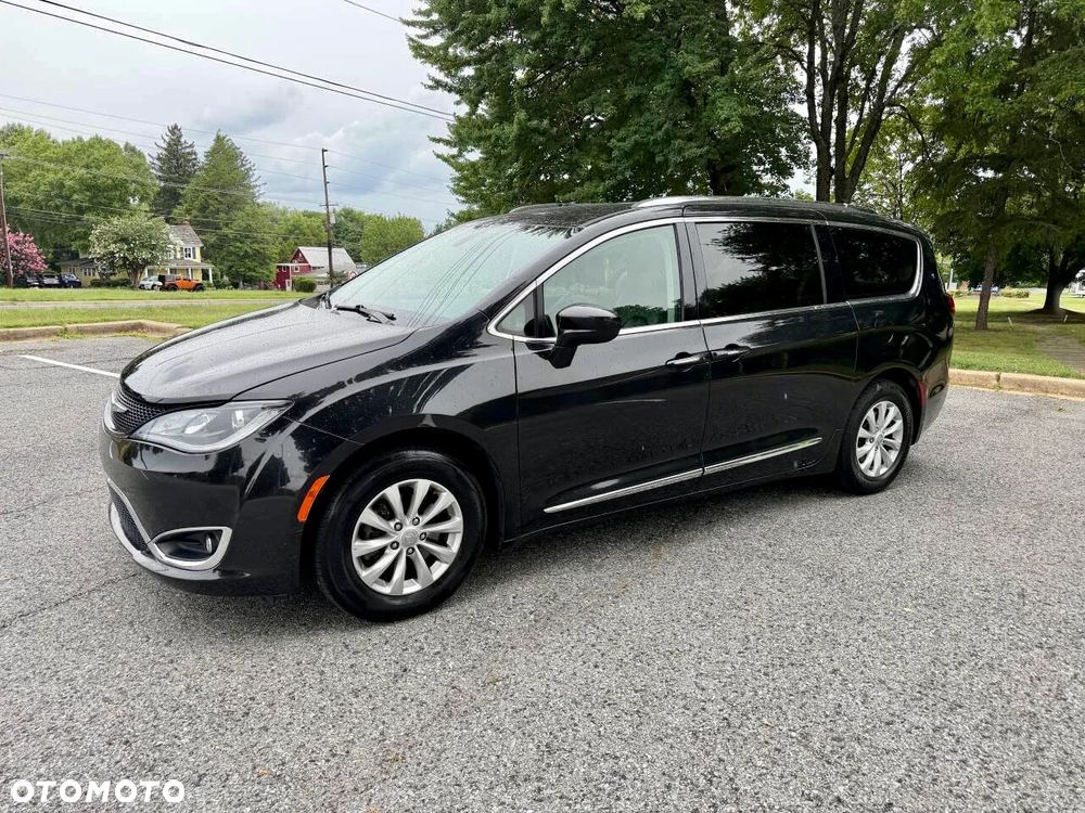 Chrysler Pacifica - 4