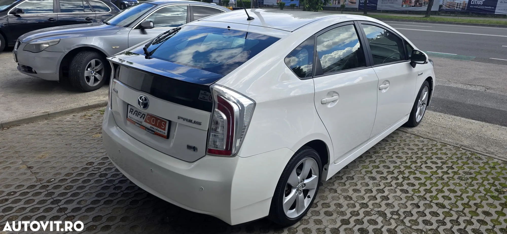 Toyota Prius (Hybrid) Executive - 2