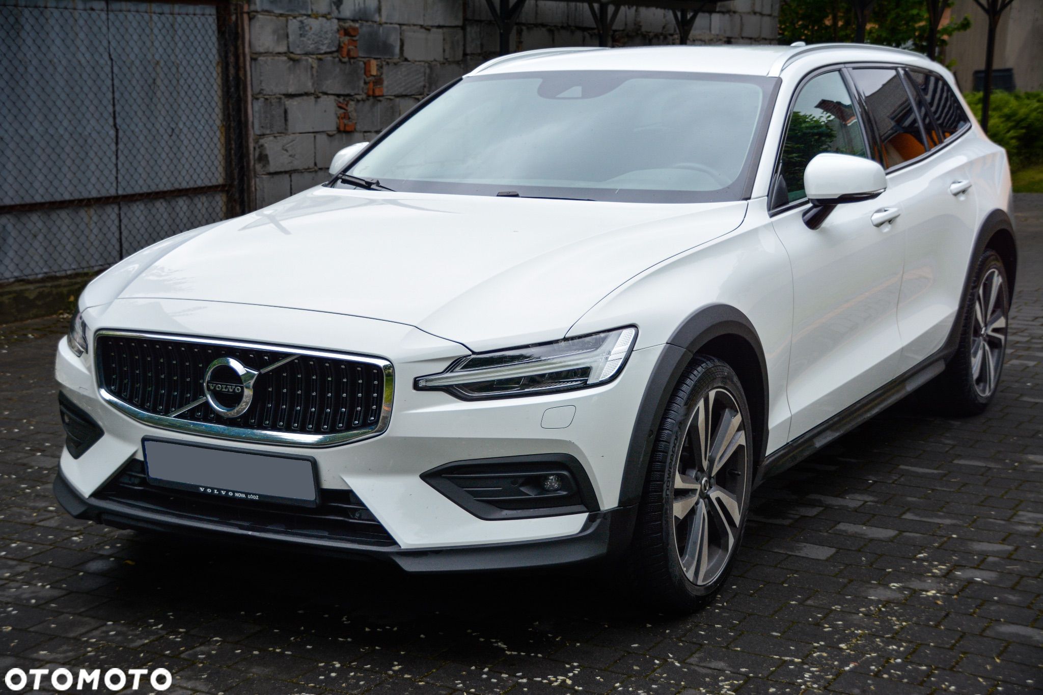 Volvo V60 B5 B R-Design - 1