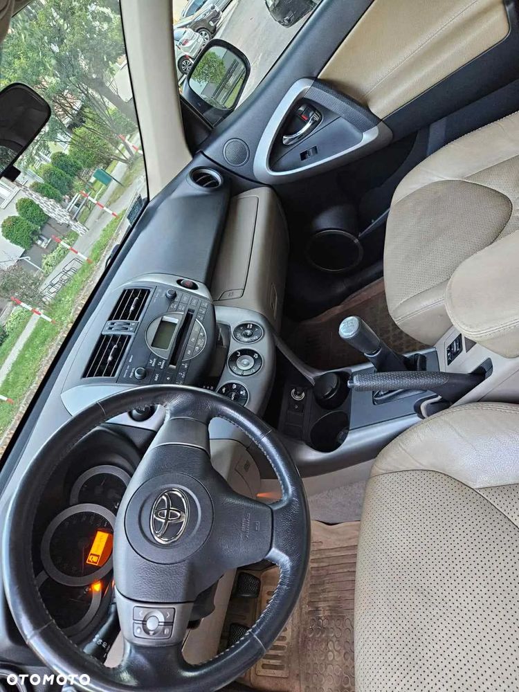 Toyota RAV4 - 6