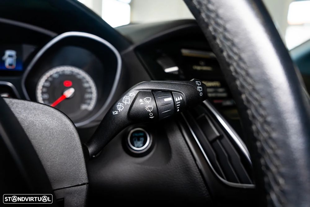 Ford Focus 2.0 EcoBoost ST c/ Pack Pele Desportiva - 36