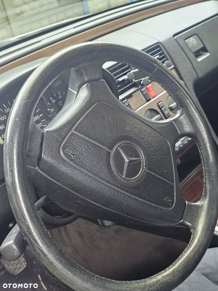Mercedes-Benz Klasa C 180 Elegance - 26