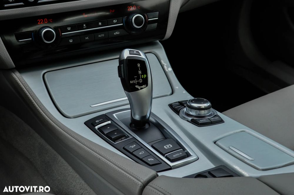 BMW Seria 5 525d xDrive - 26