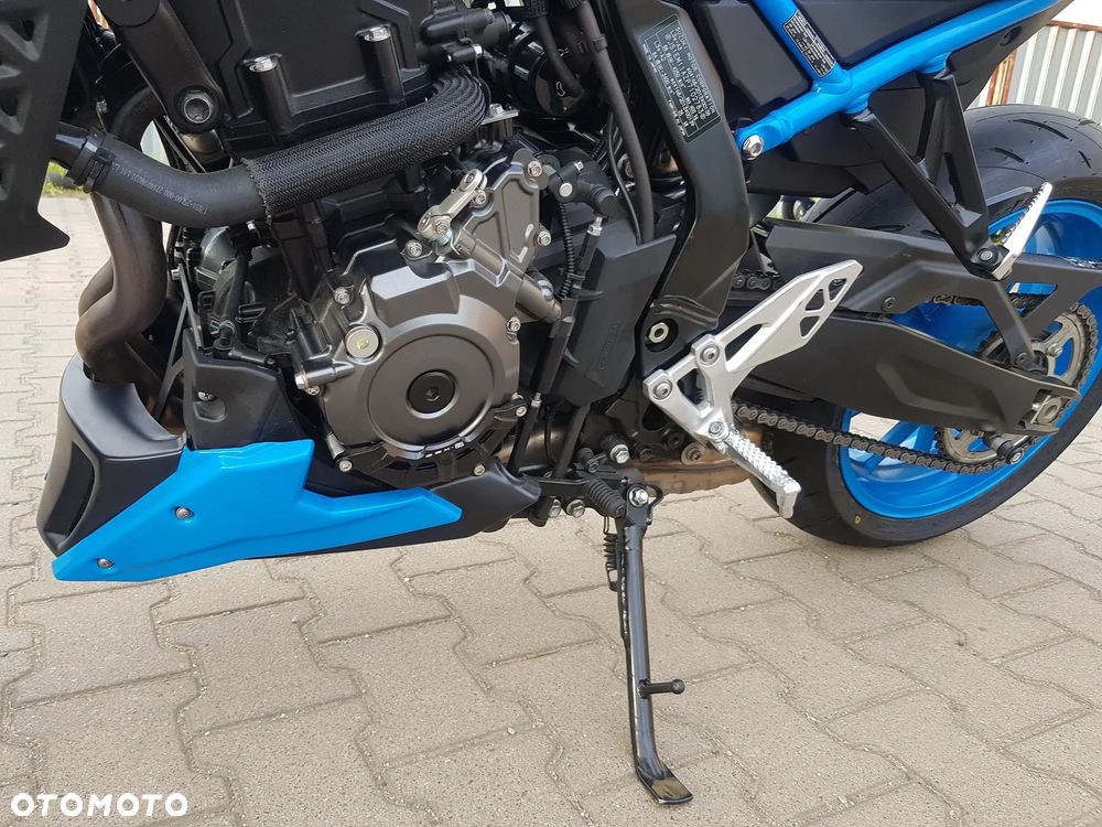 Suzuki GSX - 6