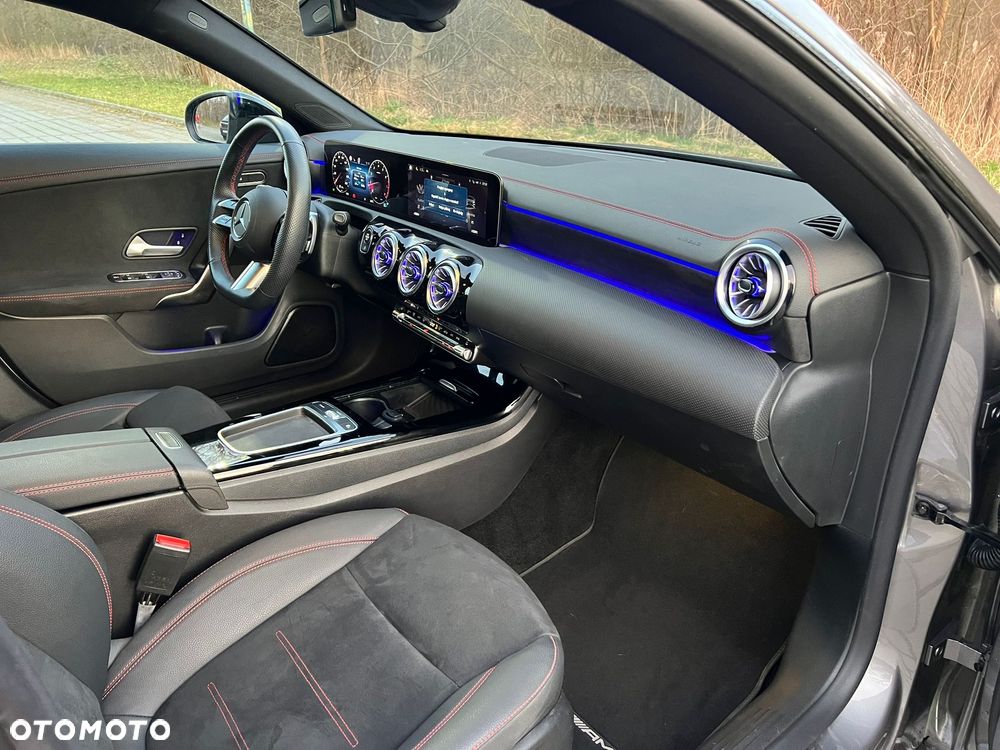 Mercedes-Benz CLA - 32