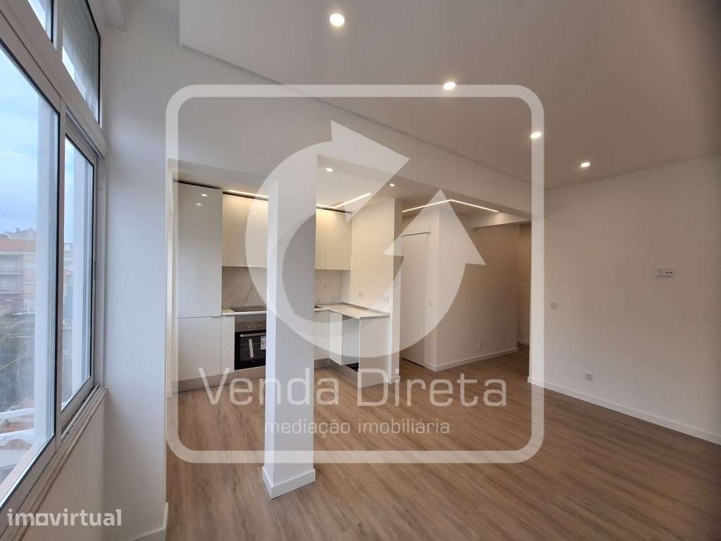 T4 totalmente remodelado no Barreiro com Varanda.