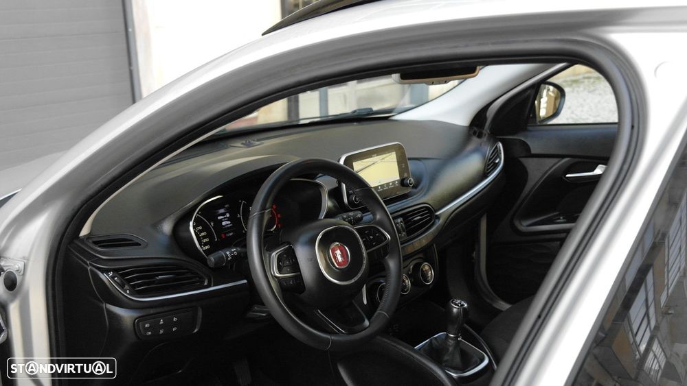 Fiat Tipo Station Wagon 1.3 M-Jet Easy - 32