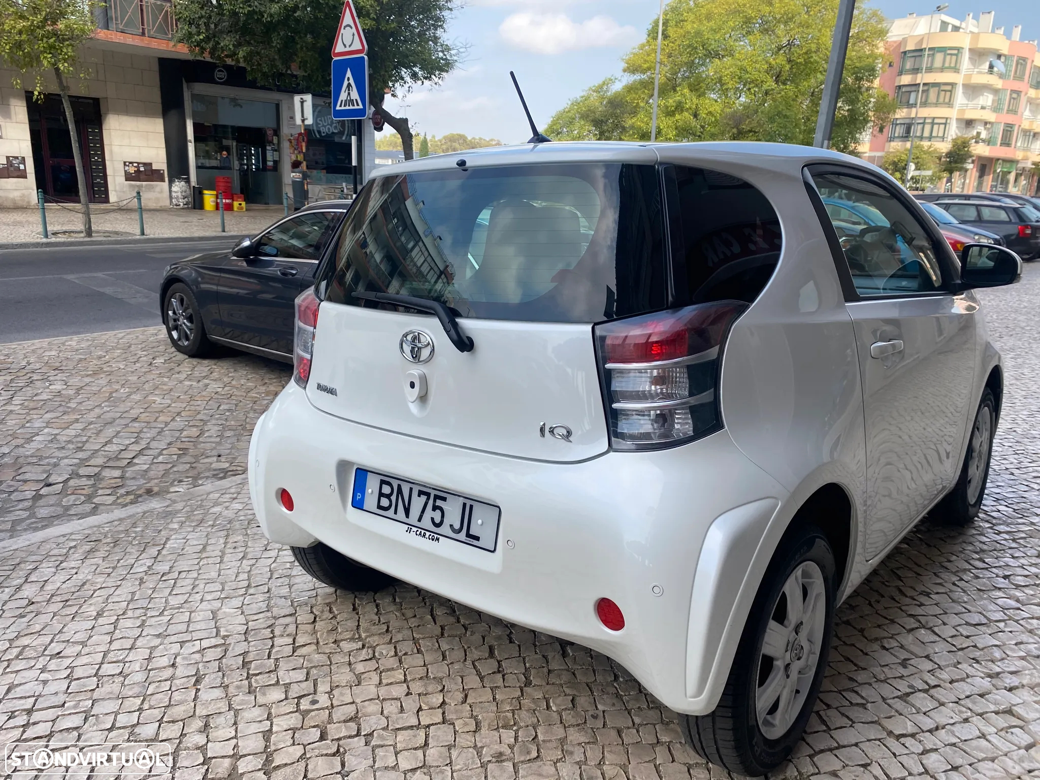 Toyota iQ 1.0 VVT-i - 21