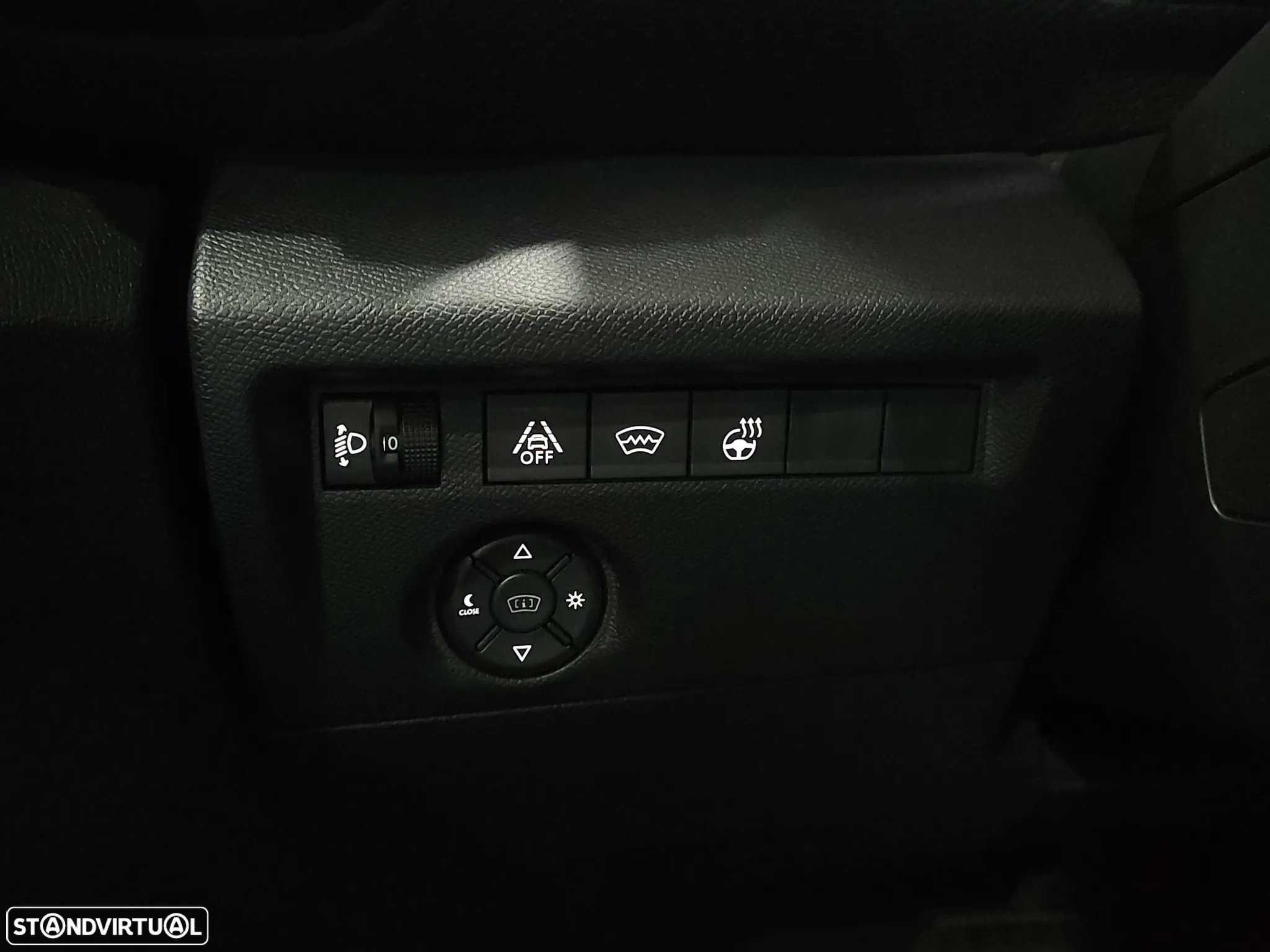 Citroën C4 BlueHDi 130 Stop&Start EAT8 SHINE - 17