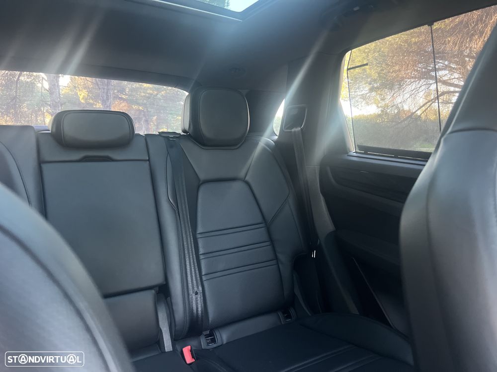 Porsche Cayenne S - 25