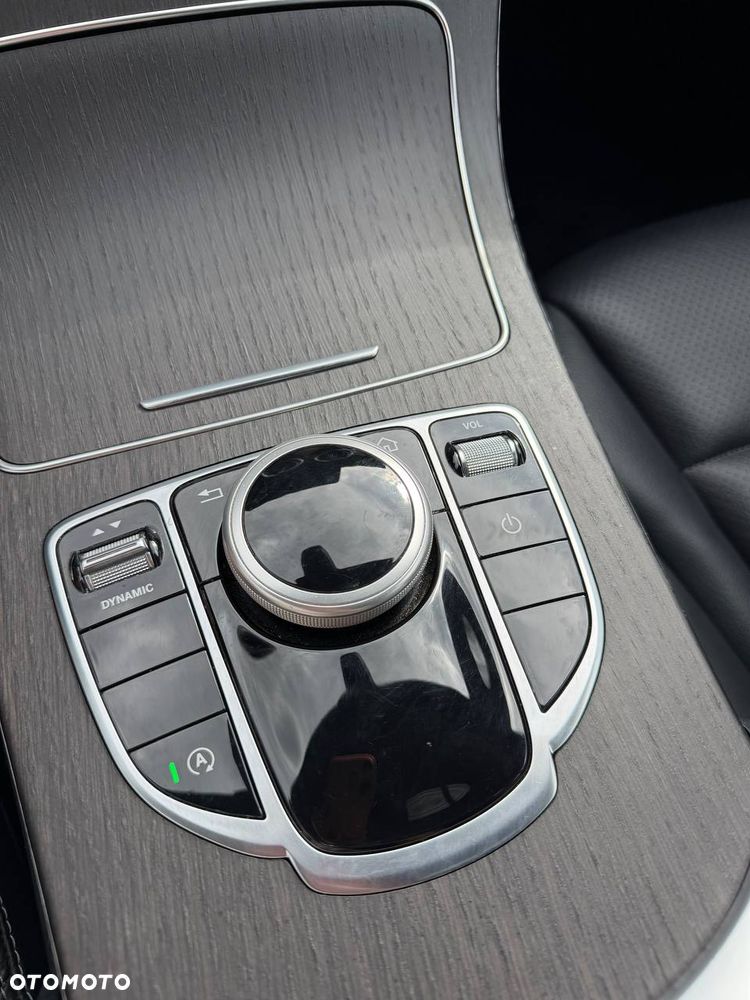 Mercedes-Benz Klasa C 300 4Matic 9G-TRONIC AMG Line - 39