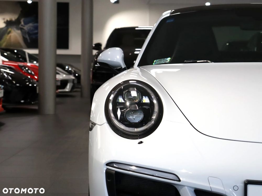 Porsche 911 Carrera 4 GTS PDK - 9