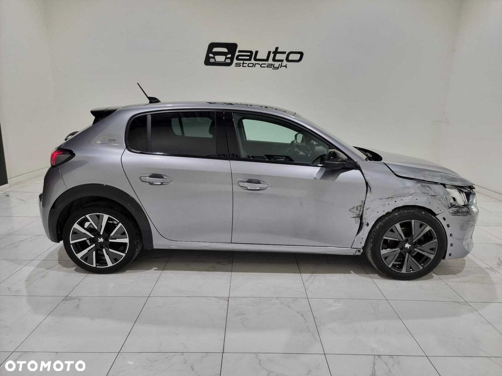 Peugeot 208 - 8