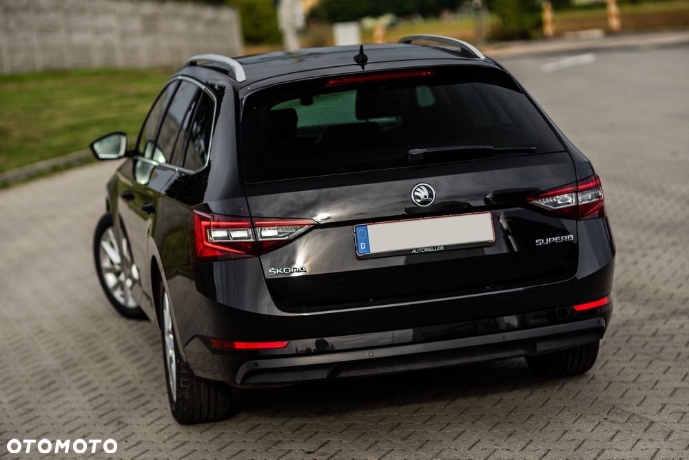 Skoda Superb 2.0 TDI Premium Edition - 14