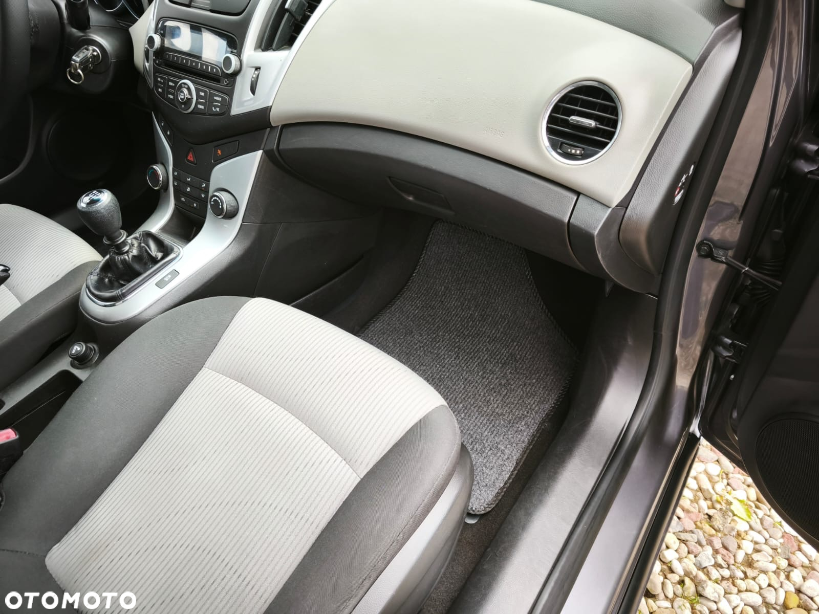 Chevrolet Cruze 1.6 LS - 27
