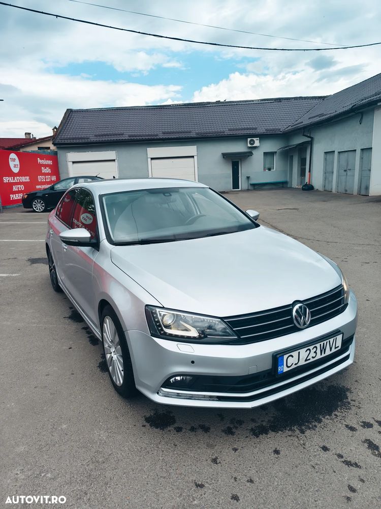 Volkswagen Jetta - 1