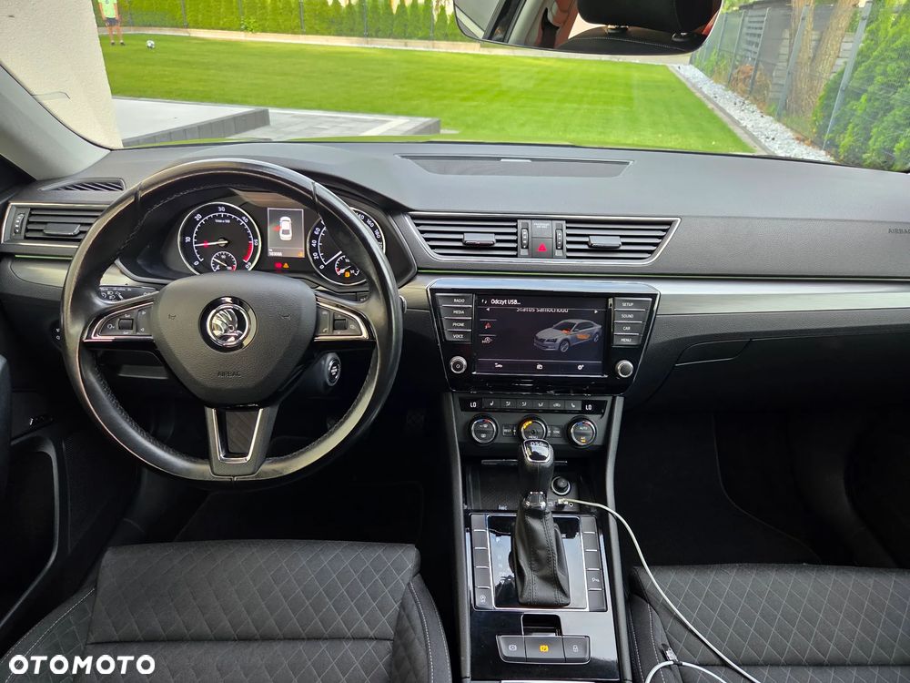 Skoda Superb 2.0 TDI DSG Premium Edition - 38