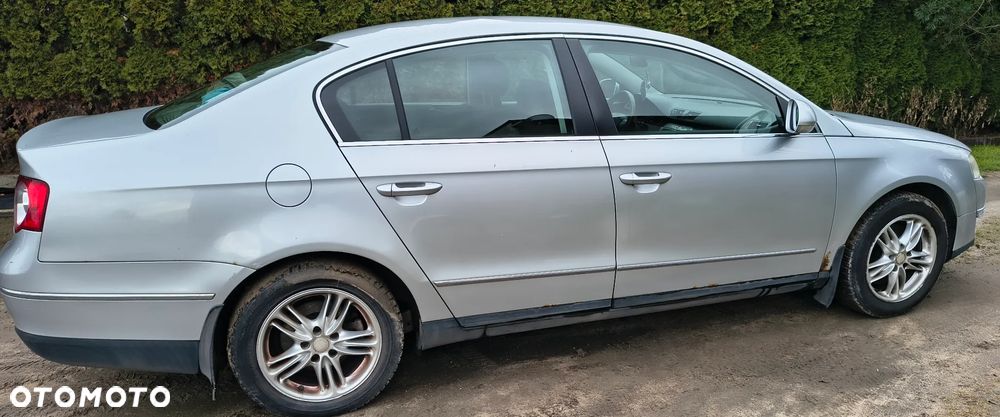 Volkswagen Passat - 1