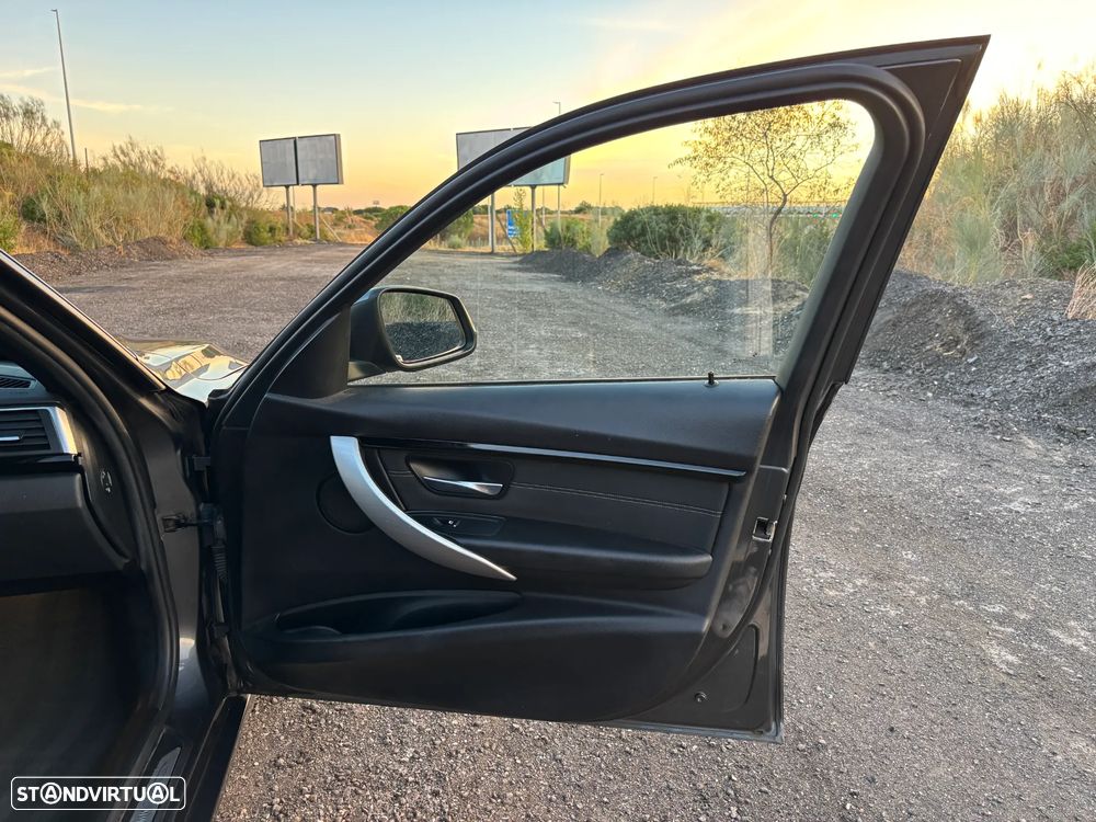 BMW 318 d Touring Line Sport Shadow Auto - 27