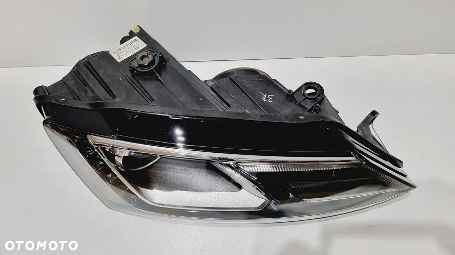 REFLEKTOR PRAWY XENON VW JETTA II LIFT 5C7 EUROPA - 3