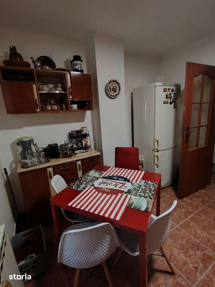 Vând apartament parter — fotografia 3