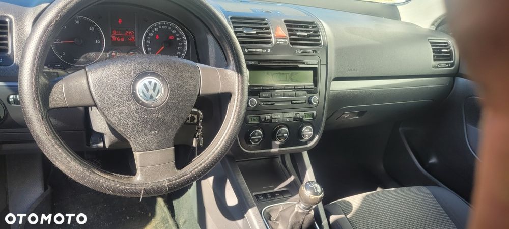 Volkswagen Golf - 5