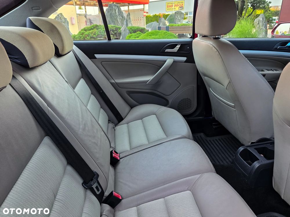 Skoda Octavia 1.6 Ambiente - 4