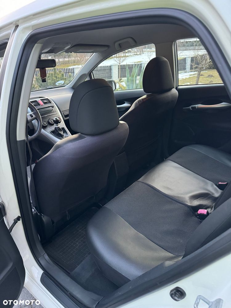 Toyota Auris 1.4 D-4D 2010 - 11