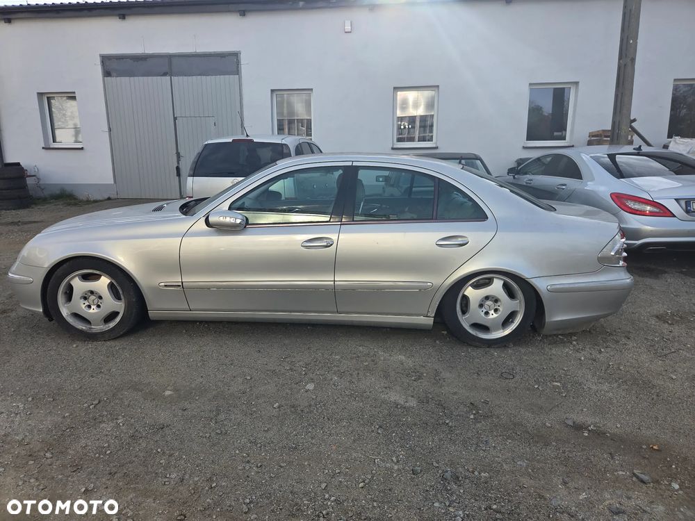 Mercedes-Benz E-Class 2003 photo 2