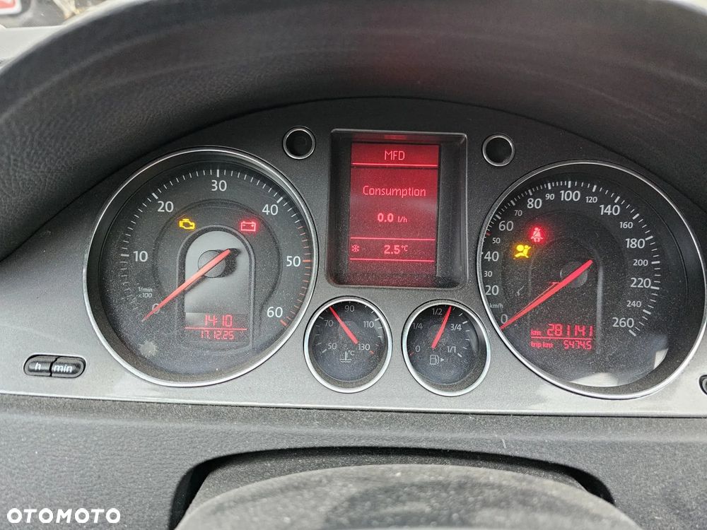 Volkswagen Passat 1.9 TDI DPF BlueMotion - 13